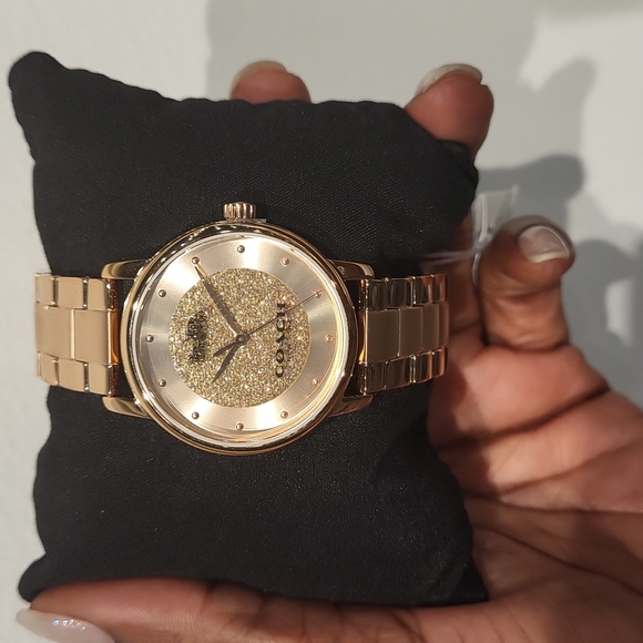 Women rose gold coach watch. - Picture 5 of 5